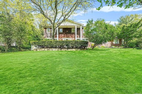 14 Lucille Ln, Huntington Station, NY 11746-5810