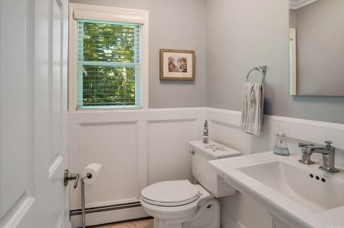 10 Deauville Ct, Northport NY  11768-2156 exterior