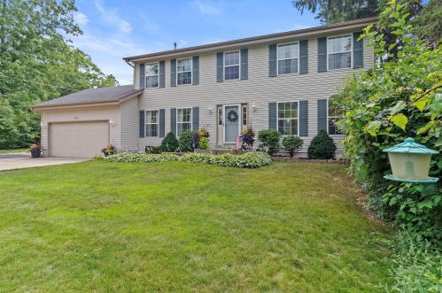 12415 Forest Dr, Waukesha, WI 53151-2608