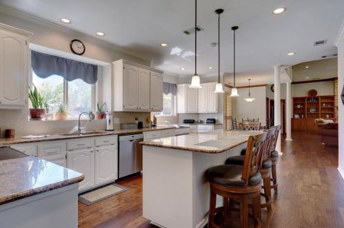 1305 Oak Dr, Lewisville TX  75028-3604 exterior
