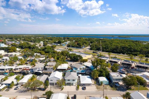 910 Tropical Ln, Key Largo, FL 33037-2815