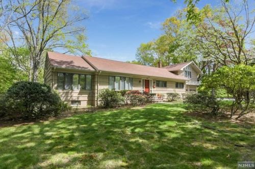475 Jefferson Ave, Haworth, NJ 07641-1711