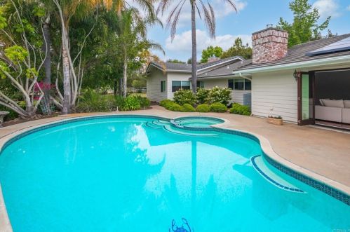 3413 Dove Holw Rd, Encinitas CA 92024-7247 exterior