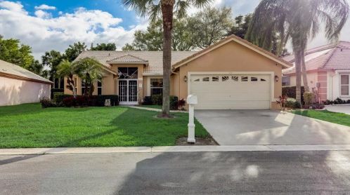 141 Cove Rd, West Palm Beach, FL 33413-2145