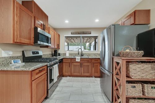 403 Temple Dr, Vacaville CA  95687-5146 exterior