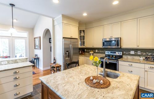 10 Mulligan Dr, Bybee VA  22963-2560 exterior