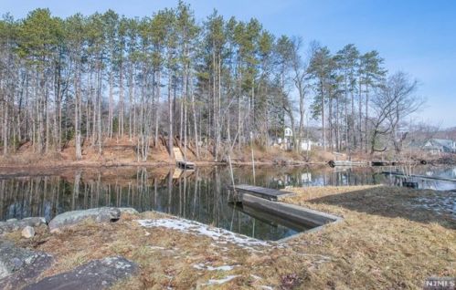 100 Tintle Ave, West Milford Lakes NJ  07480-4715 exterior