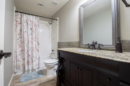 1519 Rustic Timbers Ln, Lewisville TX  75028-1432 exterior