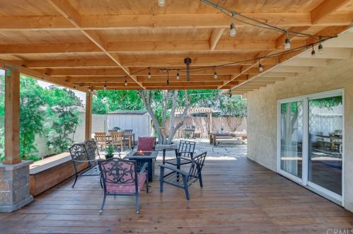 5719 Pennswood Ave, Lakewood CA  90712-1819 exterior