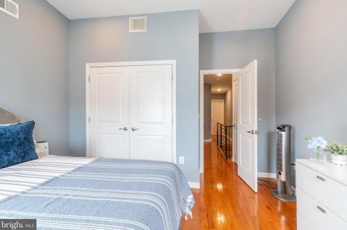 2426 Hicks St, Philadelphia PA  19145-4405 exterior