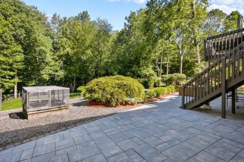 180 Hillair Cir, White Plains NY  10605-4506 exterior