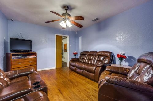 2828 Gibbs Williams Rd, Dallas, TX 75233-3231