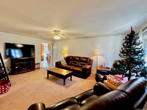 45 Eisenhower Dr, Middletown NY  10940-4543 exterior