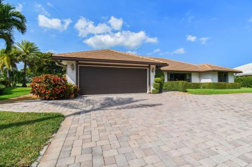 4589 Lake Dr, Boynton Beach, FL 33436-5904