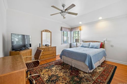 898 North St, White Plains NY  10605-4436 exterior