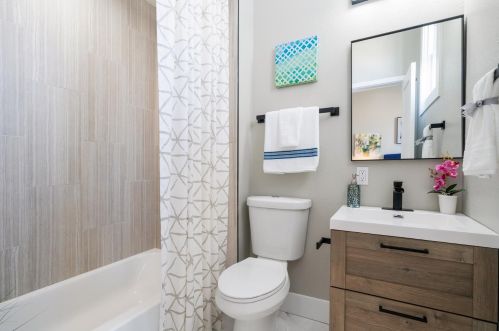 1433 Adeline St, Oakland CA  94607-2800 exterior