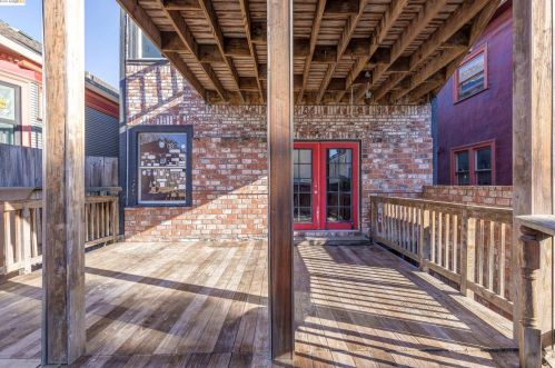 1115 Chestnut St, Oakland CA 94607-2874 exterior