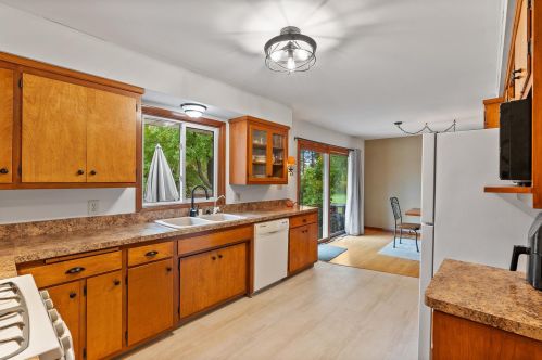 609 Oak Ln, Horicon, WI 53032-1705