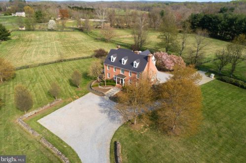 21086 St Louis Rd, Middleburg, VA 20117-3430