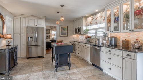 1 Beech Pl, West Deptford, NJ 08096-3301