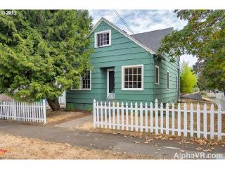 5804 15 St, Portland OR  97202-5262 exterior