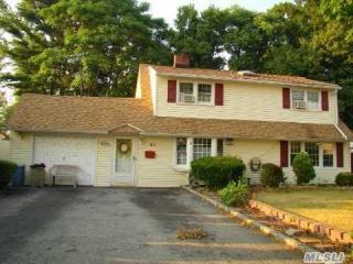 61 Spindle Rd, Hicksville NY  11801-6229 exterior