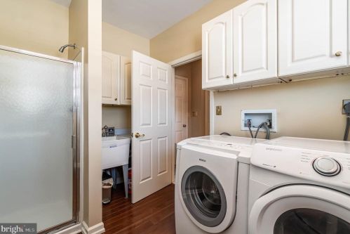 329 Mdw Dr, Navy Sup Dpt PA 17055-5187 exterior