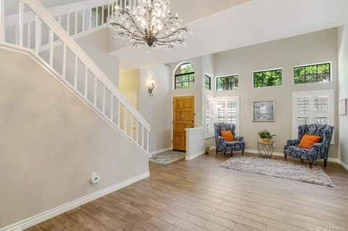 372 Turin St, Calabasas CA  91377-5527 exterior