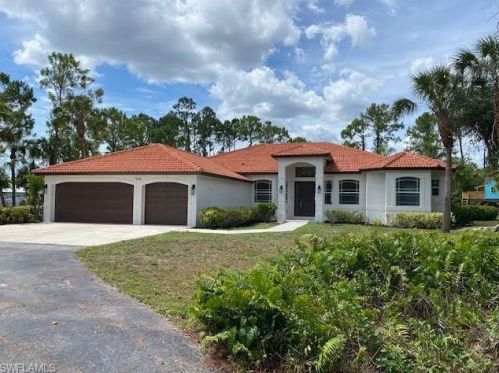 940 11th St, Naples, FL 34117-2225