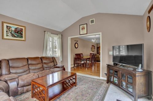 108 Nantucket Dr, Fishkill NY  12524-1021 exterior