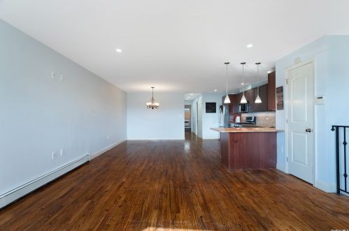 10104 Shore Front Pkwy, Far Rockaway, NY 11694-2864