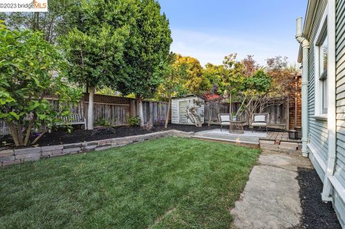 4143 Howe St, Oakland CA 94611-5117 exterior