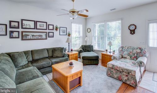 127 Meadowlark Dr, Trenton, NJ 08690-3547