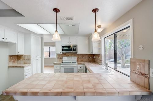 3577 Durham Cir, Oceanside CA  92056-4903 exterior