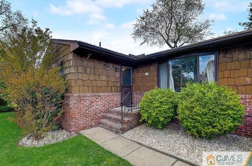 567 Alden St, Woodbridge, NJ 07095-3837