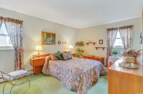 538 5 St, Elwood NY  11731-2105 exterior