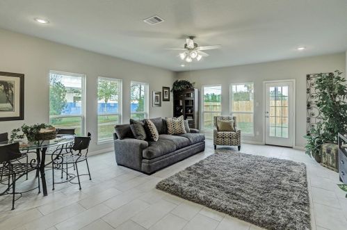 514 6th St, Morgans Point, TX 77571-4910