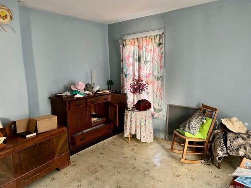 61 Maple St, Litchfield CT  06759-3101 exterior