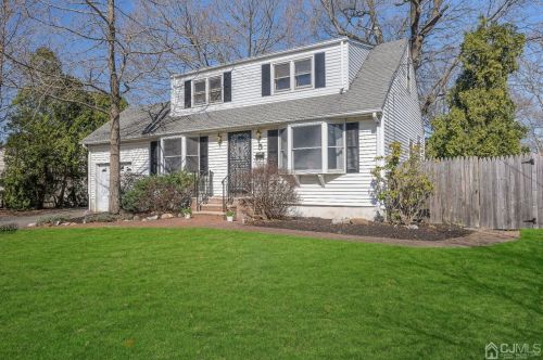 5 Ellwood Rd, East Brunswick, NJ 08816-3001