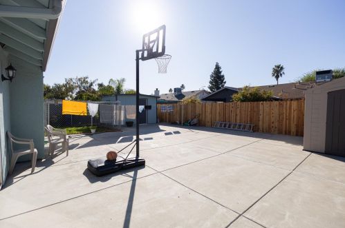 306 Ravenwood Way, Lodi CA  95240-7839 exterior