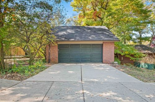 145 Lloyd Ave, Pittsburgh PA 15218-1743 exterior