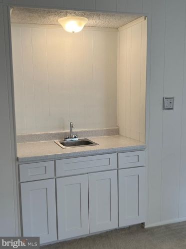 2836 Flagmaker Dr, Falls Church VA  22042-2203 exterior