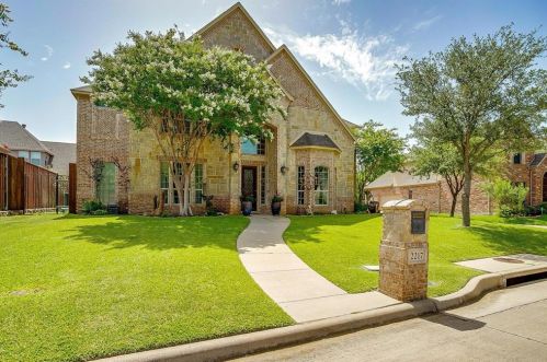 2217 Farrington Ln, Hurst, TX 76054-2802