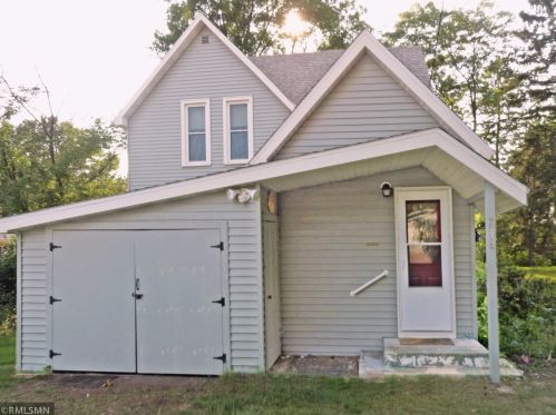 714 8th St, Little Falls, MN 56345-2437