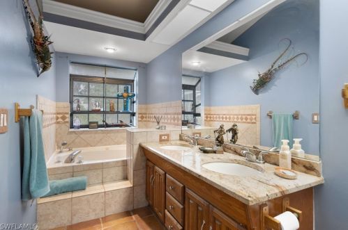 561 20th Ave, Naples FL  34120-3372 exterior