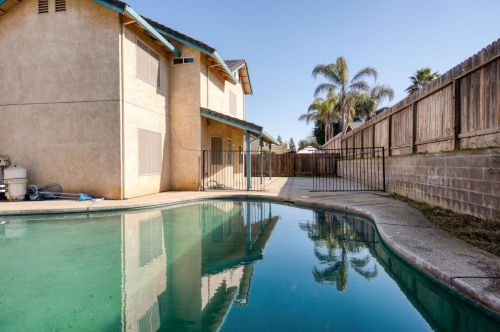 2836 Marsh Creek Ln, Riverbank CA  95367-3828 exterior