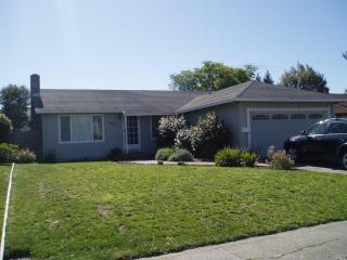 1504 Mcgregor Ave, Petaluma, CA 94954-3748
