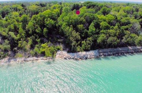 11650 Shorecliff Ln, Thiensville, WI 53092-3528