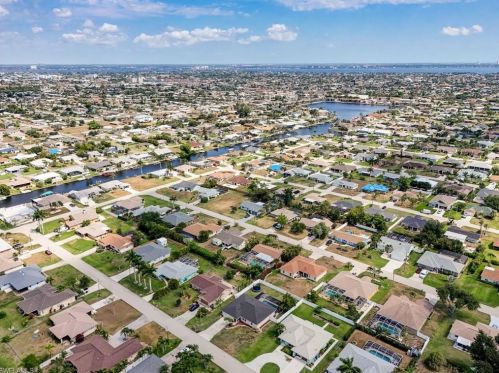 230 43rd Ter, Cape Coral FL  33904-8425 exterior