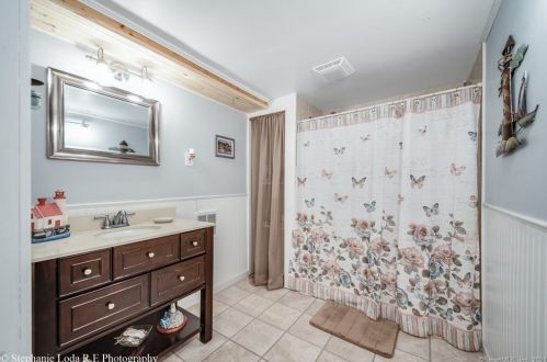 12 Reskin Dr, Wallingford CT  06492-4834 exterior